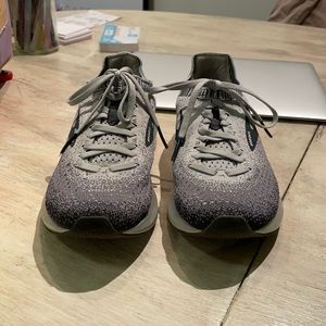 Women’s Brooks Tennis Shoes size 8